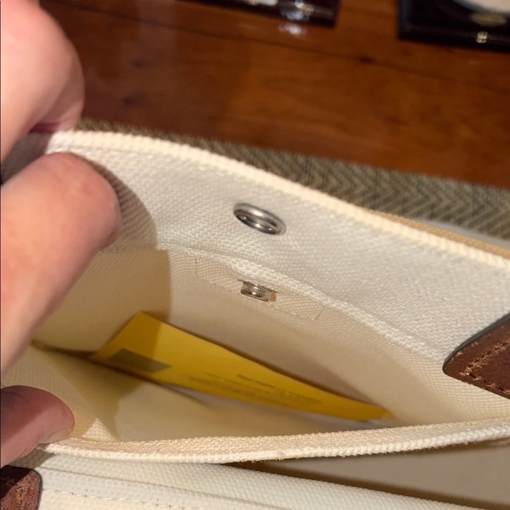 Dooney and Bourke NEW YORK YANKEES Cream and Brown Tote Bag - Picture 12 of 13